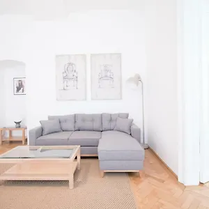 Heymi Stadtpark Apartament